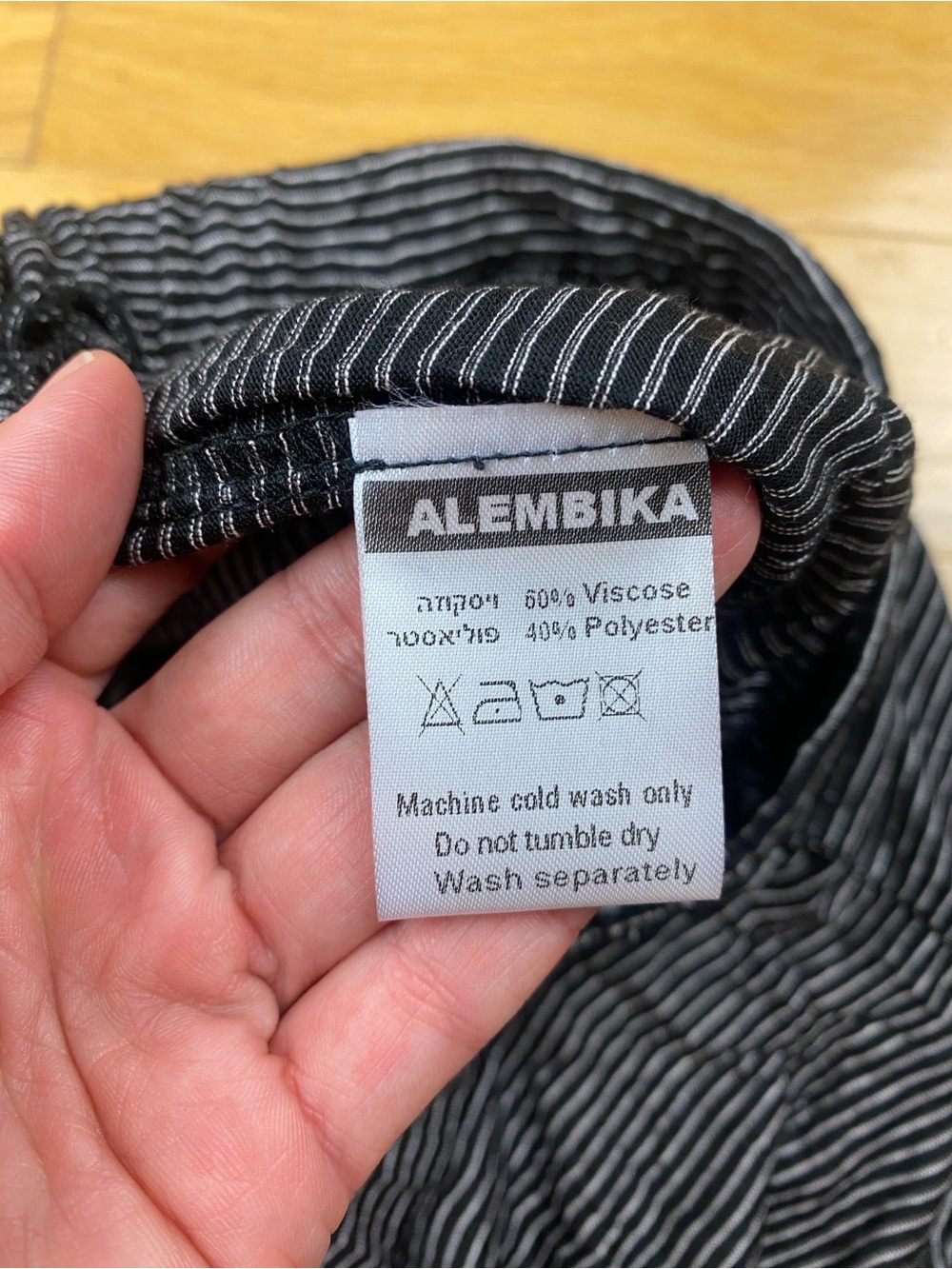 Alembika Linea Crinkle Pants, Black Striped, Size 4 (US 12-14) - Picture 5 of 11